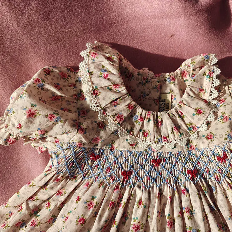 リトルガールスモック花のドレスの赤ちゃん手作りの手作りのスモック服幼児の女の子イギリスの王女のドレス幼児ブティックvestidos 210615