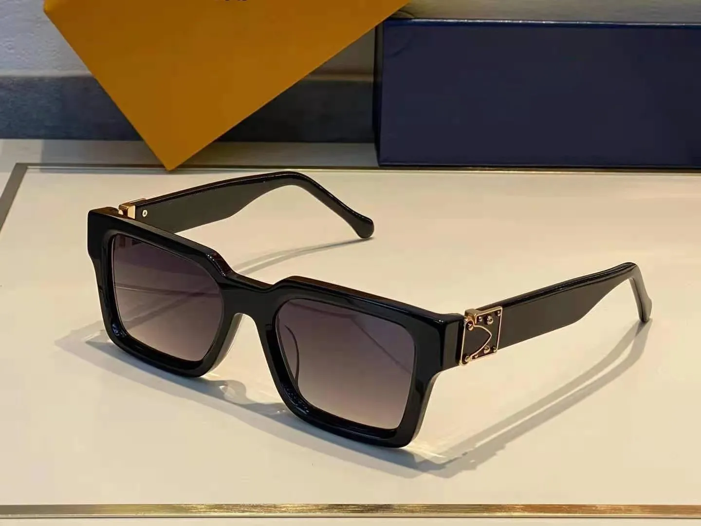 Najwyższa jakość 1413 Męskie okulary przeciwsłoneczne dla kobiet mężczyzn okularów słonecznych styl mody chroni oczy Oczy Uv400 z Case291k