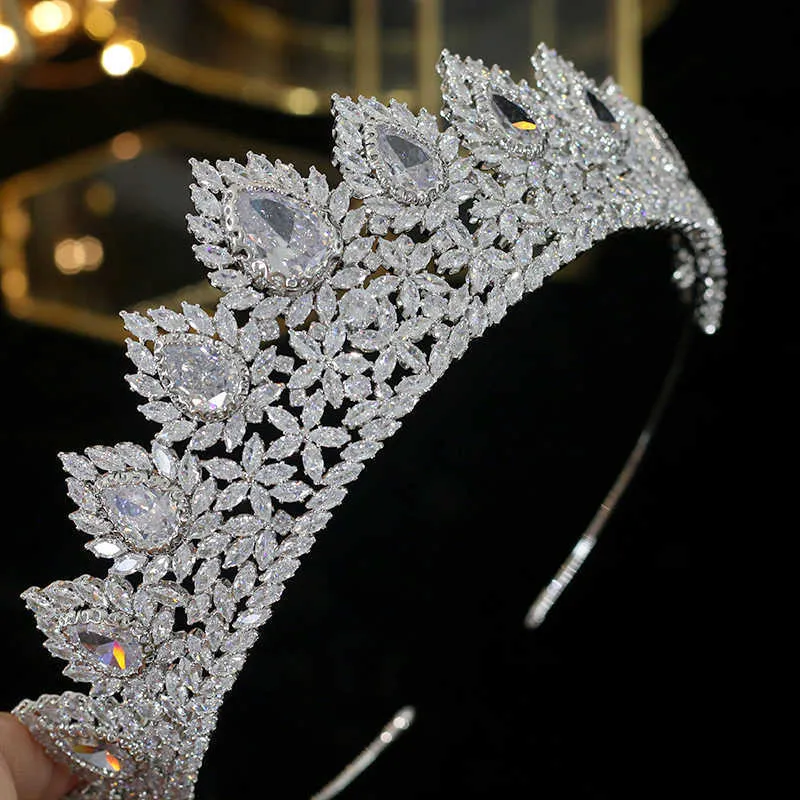 Luxury Crystal Crown Tiara Bröllopsfest Graduering Ceremoni Hårtillbehör Stor Krona AAA CZ Bröllop Hår Tillbehör Crown x0625