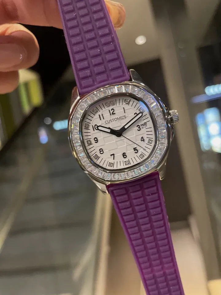 Vintage Lady Quartz Watch Ice Diamond Bezel Diament Liczby cyfrowe Zegar Silikon Gumowy pasek Aquanaunt Round Octagon Watchs Watches302s