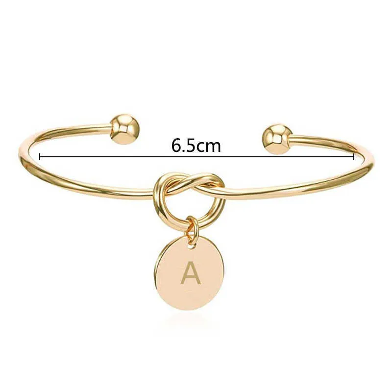 Mode 26 Letter Alloy Knot Heart Name Bangle Girl Round Pendant Chain Link Armband för Kvinnor Flickvän Bästa Gåvor Smycken Q0719