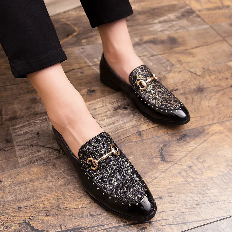 Chinelos Sapatos de moda de cavalheiros para homens personalidade formal festa de festa luxuoso estilo de couro casual de alta qualidade