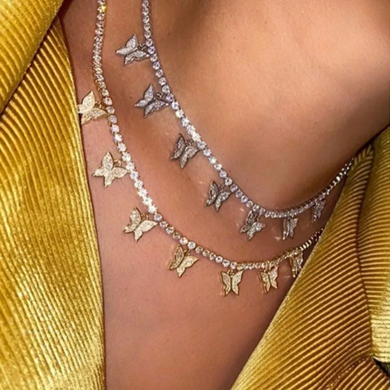 BYNOUCK 5mm Glänzende niedliche Kristall Schmetterling Halskette für Frauen Kleine Tiere Anhänger Halsketten Strass vereist Schmuck