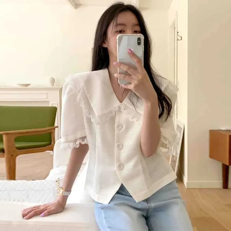 Korejpaa Kadın Gömlek Yaz Kore Chic Retro Mizaç Dantel Bebek Yaka Dikiş Tek Göğüslü İnce Puf Kol Bluz 210526