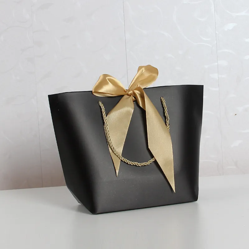 Sacchetti di carta Confezione regalo matrimoni feste con manico Shopping Imballaggio lo stoccaggio Gioielli cosmetici Tote Sacco Fiocco in nastro