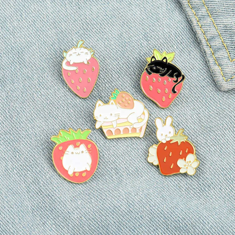 Cartoon simple creative strawberry series alloy Brooch cute kitten rabbit versatile accessories paint Badge