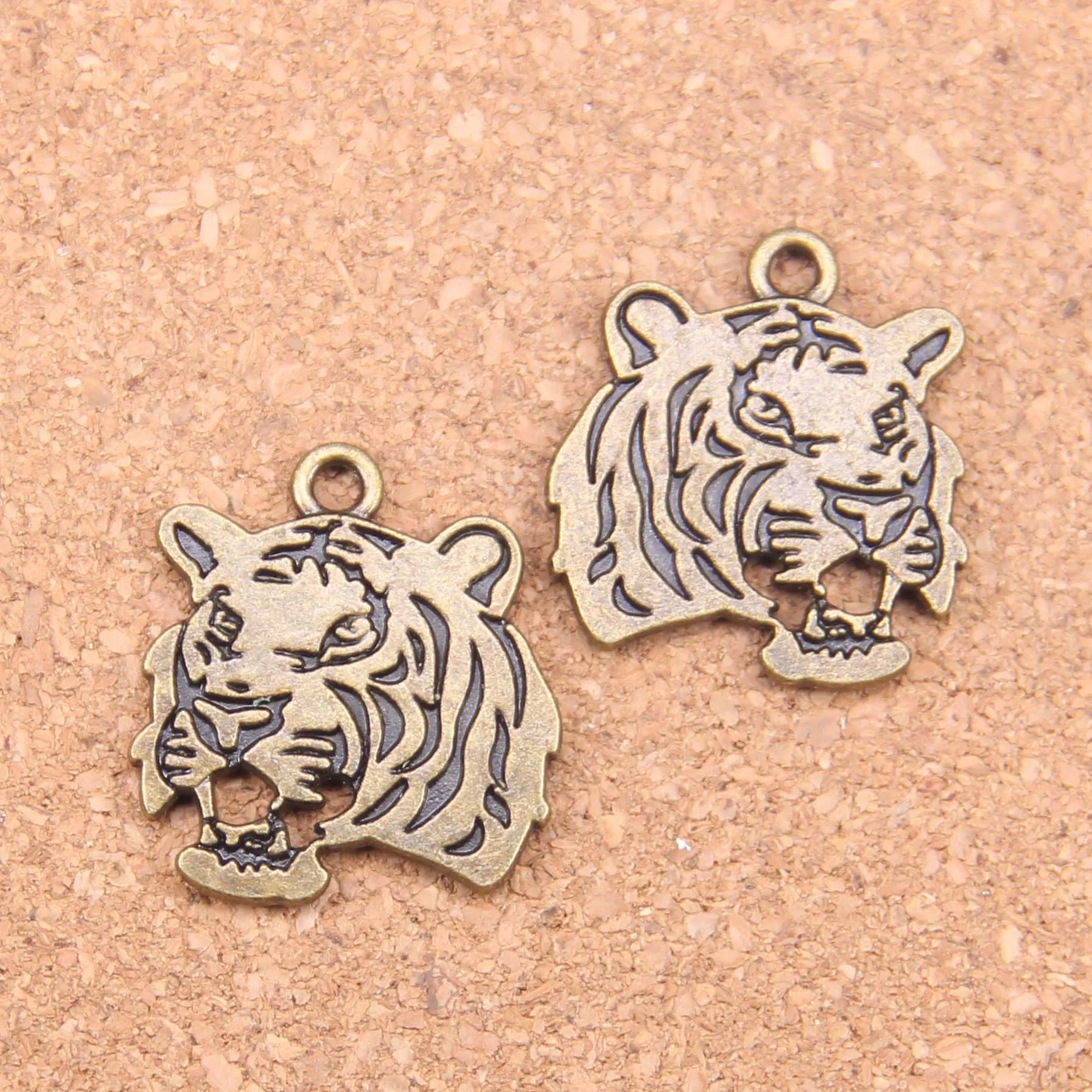 27st Antique Silver Bronze Plated Roaring Tiger Head Charms Pendant DIY Necklace Armband Bangle Findings 27 24mm328k