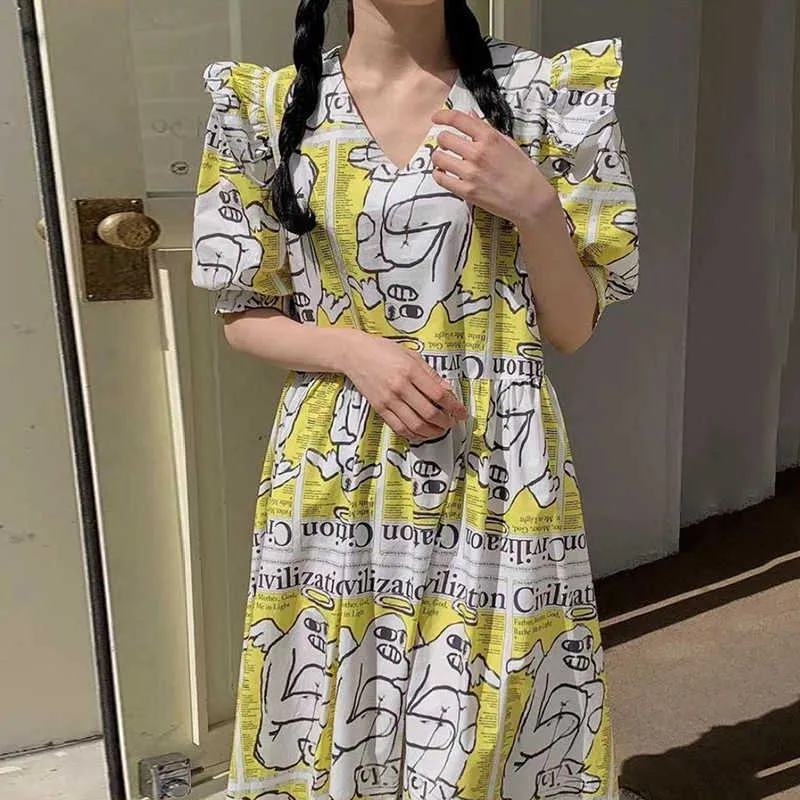 Korejpaa mulheres vestido verão coreano chique estilo ocidental engraçado quadrinhos graffiti v-pescoço grande swing-shaped sprufo manga varredos 210526