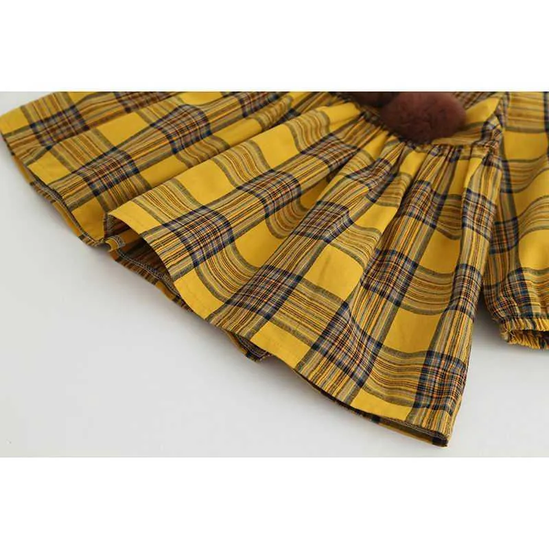 Vente au détail Printemps Automne Filles Robe Angleterre Style Jaune Plaid Fourrure Boule Bow Bébé Princesse Enfants Vêtements 3-7T AZ1061 210610