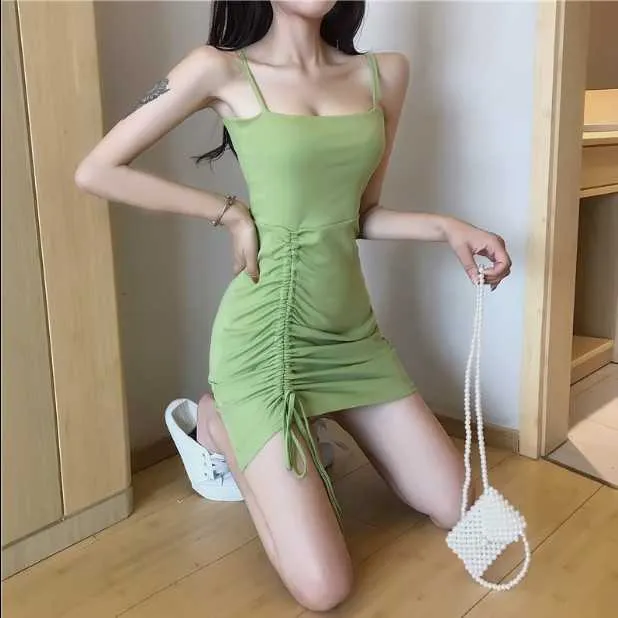 Koreanska dragskopläterade sexiga tankar kort mini klänning smal tunna klänningar ärmlös grön väst stickning kvinnor sg18 210603