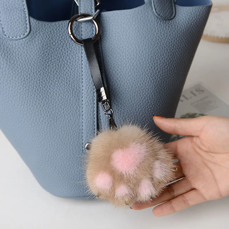 Kawaii Kvinnor Creative Mink Fur Cat Paw Chain Cute Bag Charm Ornaments Mjuk Pompom Plush Bear Claw Ring Car Key Pendant