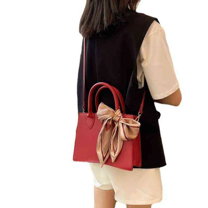 NXY 핸드백 신부 가방 2022 봄 새로운 여성의 한국어 버전 외국 스타일 휴대용 작은 사각형 패션 한 어깨 메신저 0211