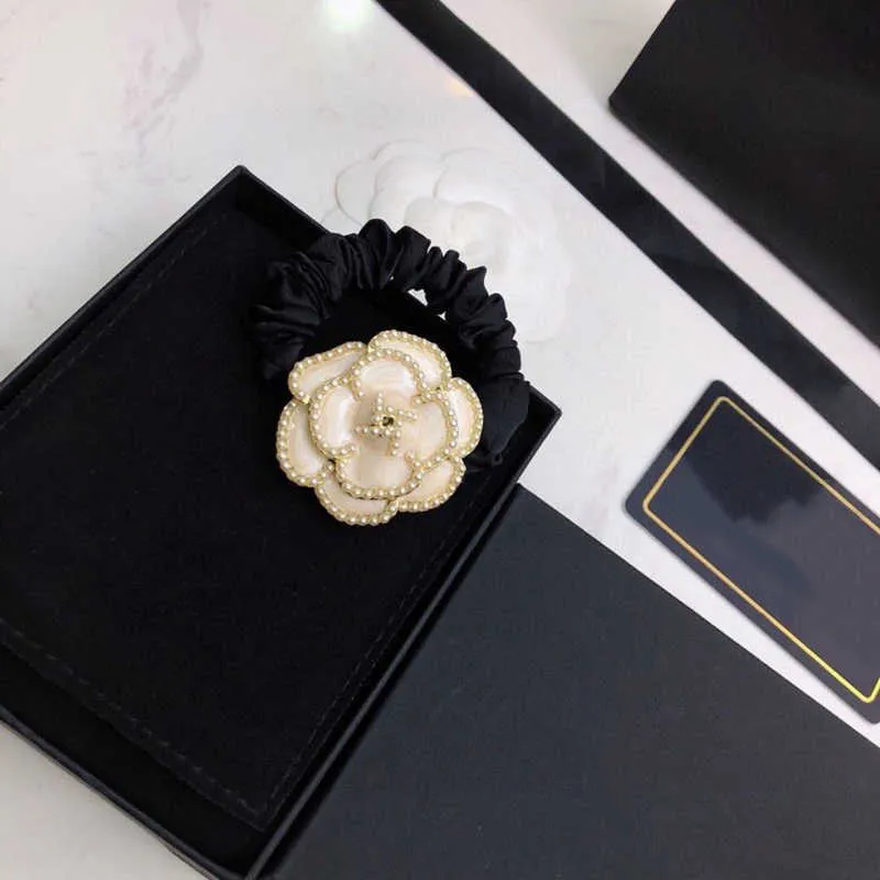 2021 Bijoux de mode pour femmes Design de ruban noir Camellia fleur belles filles coiffure usure bijoux cheveux luxe haut bijoux 9866748