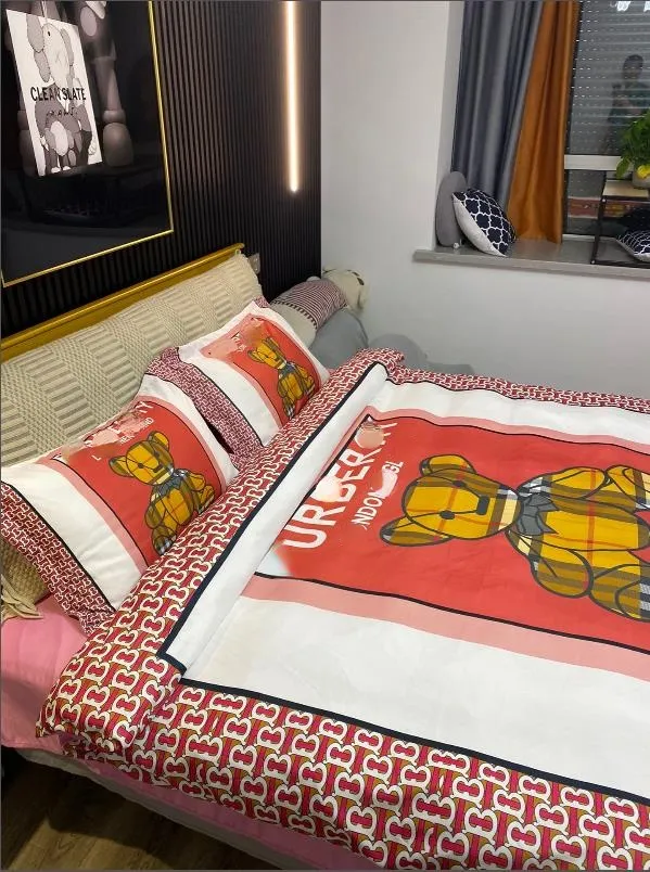 Cartoon Designer 3 sztuk Duvet Pokrywa Zestawy Pościel Bawełniana King Size Europejska pikowana okładka Poduszki Poduszki Poszewki Łóżko Kołdry kołdry Pokrywy