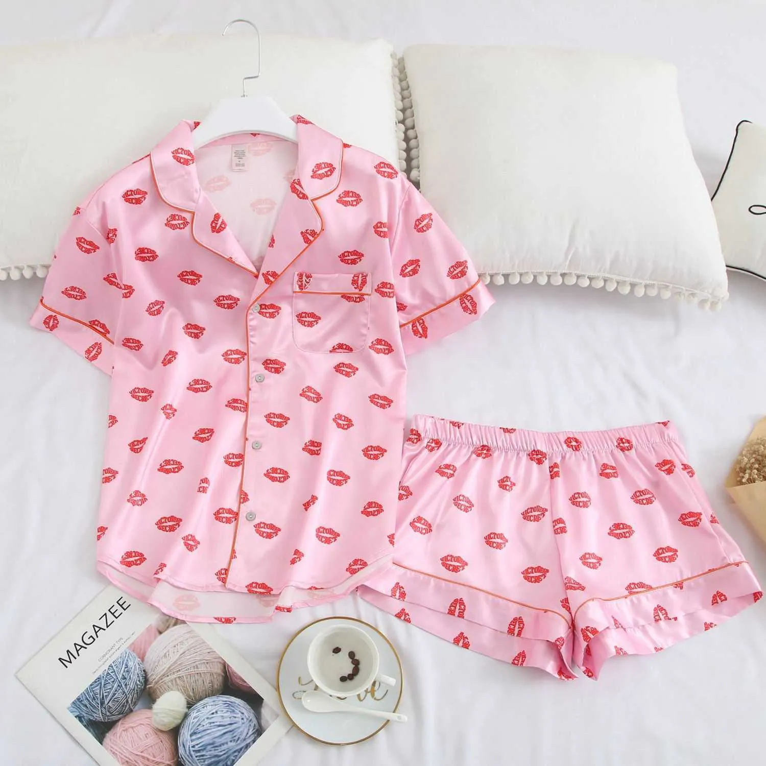 Moda verão pijamas mulheres conjunto 2 peças pijamas curtos para meninas rosa lábios imprimir sleepwear lounge desgaste cetim seda pjs home wear 210622