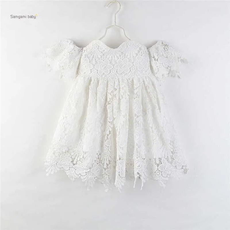 Perakende Yaz Kız Elbise Nakış Dantel Kapalı Omuz Beyaz Flare Kol Prenses Çocuk Giyim E93007 210610