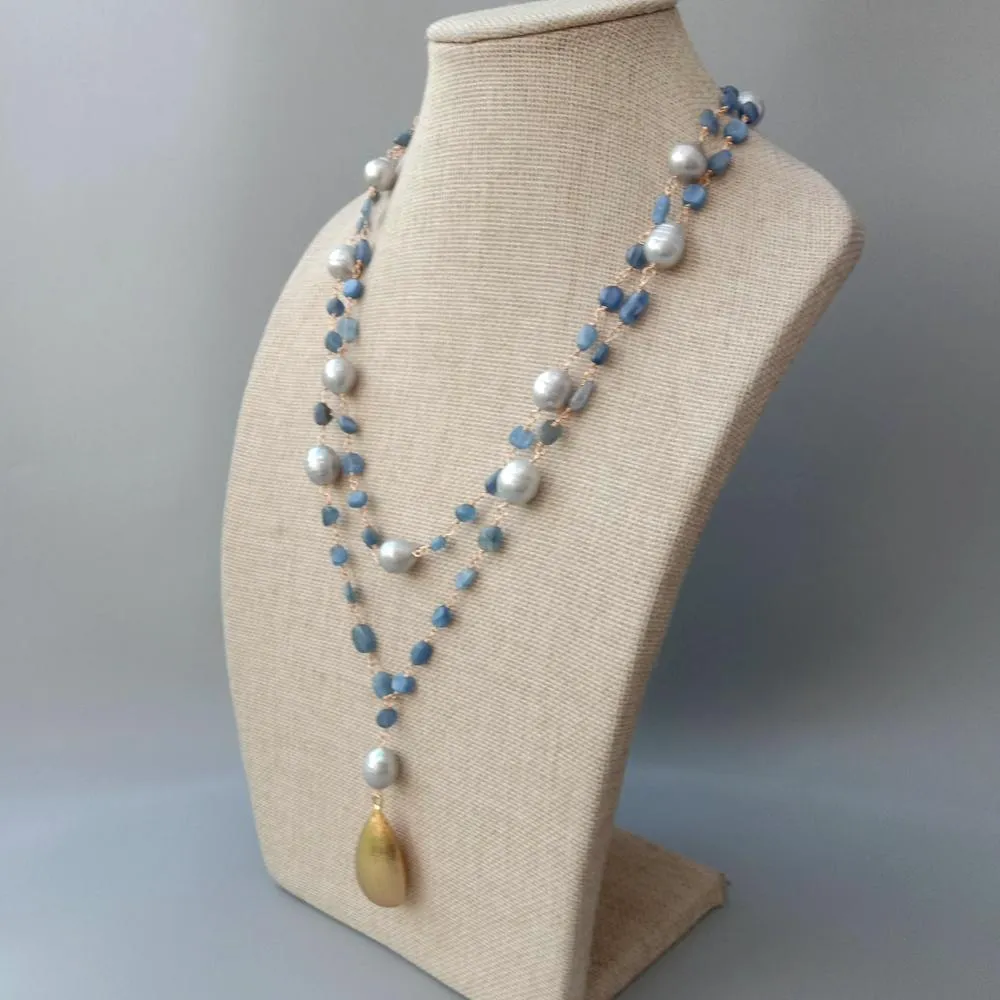 YYGEM NATURLIG BLUE KYANITE FreeForm Grey Rice Freshwater Pearl Statement Wrap Halsband Teardrop Gold Brushed Beads Pendant 21 