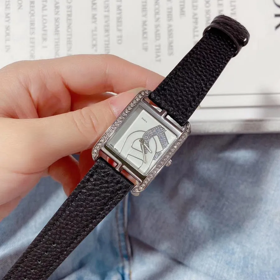 Marque de mode Regardez pour les femmes Lady Girl Crystal Rectangle Style Strap en cuir Quartz Wrist Watch He024629688