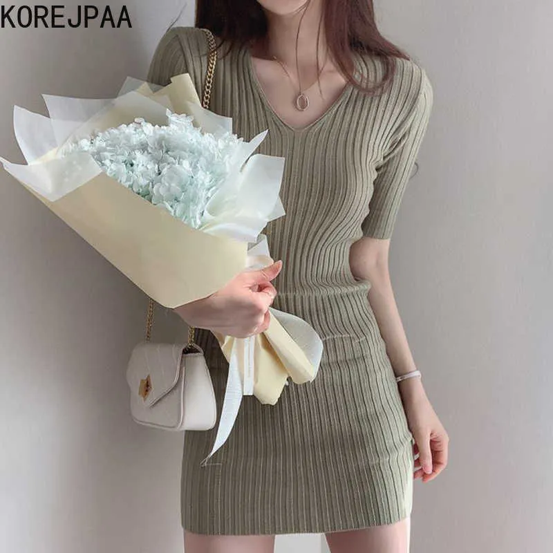 Korejpaaの女性のドレス夏の韓国のエレガントな気質ソリッドカラーVネックボディバッグ腰の糸のアイス​​コールドシルクニットドレス210526