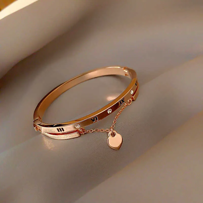 Rose Gold Romeinse cijfers Love Heart Charm Bangle Armband voor Dames Mode-sieraden Beste Gift Q0719