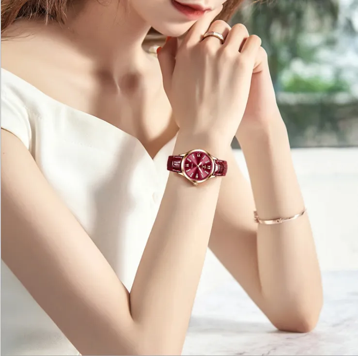 TRSOYE Brand Wine Red Dial Temperament Womens Watch Breathable Leather Strap Glaring Diamond Ladies Watches Luminous Function Tren228t