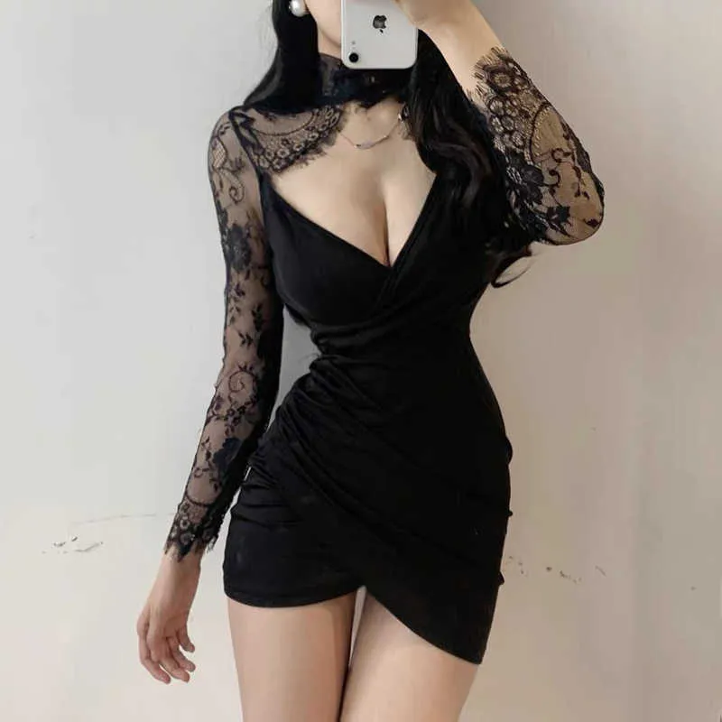 Panneau de dentelle noire Robe à manches longues Femme Sexy Deep Vow Basse Coffre Forfait Hip NightClub Dress Mini Backles 210604