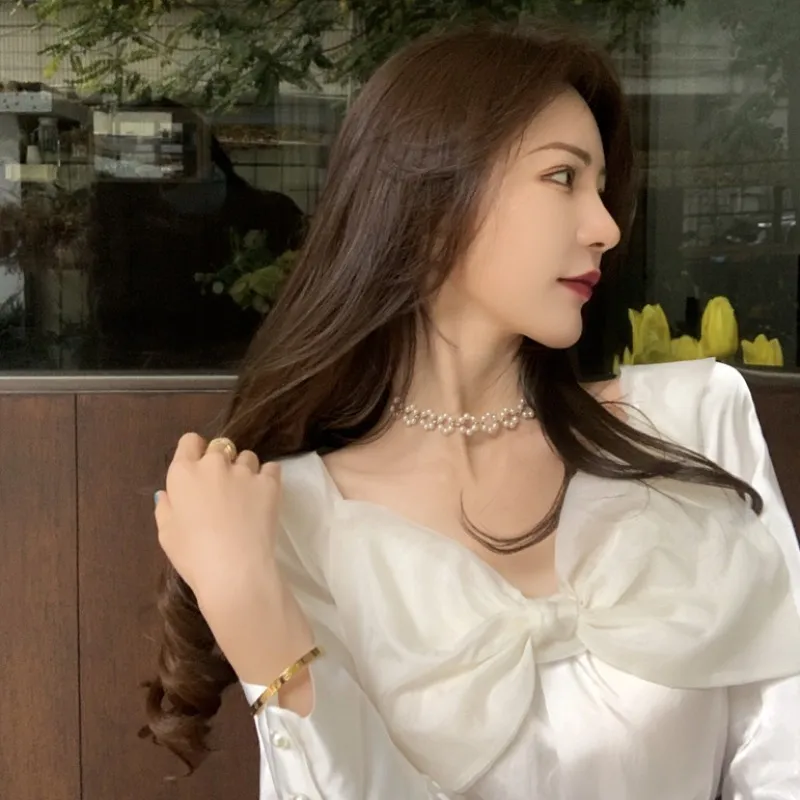 Korobov New Arival Women Blouses Korean Elegant Sweet Bow Long Sleeve Female Shirts Vintage Sexy V Neck White Shirt 210430