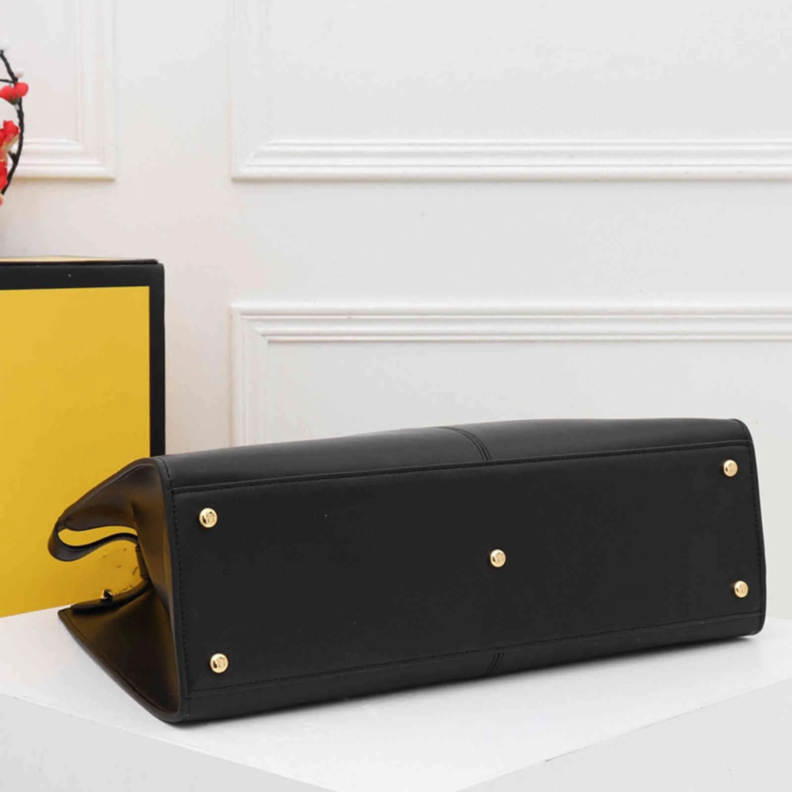 Скрыть кожаную роскошную сумочку Кожаный режим работы бренда Brand Code Bag Bag Lady Mini Dyner Вертикальная площадь Новый 2021