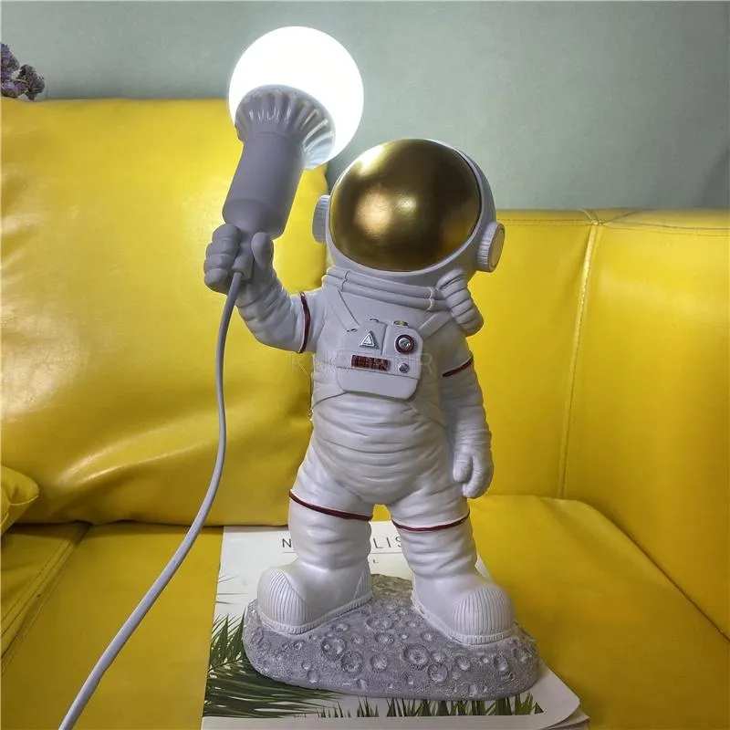 Tischlampen Raumstation Astronaut Lampe Kinderzimmer Kreative LED Schreibtisch Licht Baby Cartoom Schlafzimmer Kunst Dekor Harz R308L