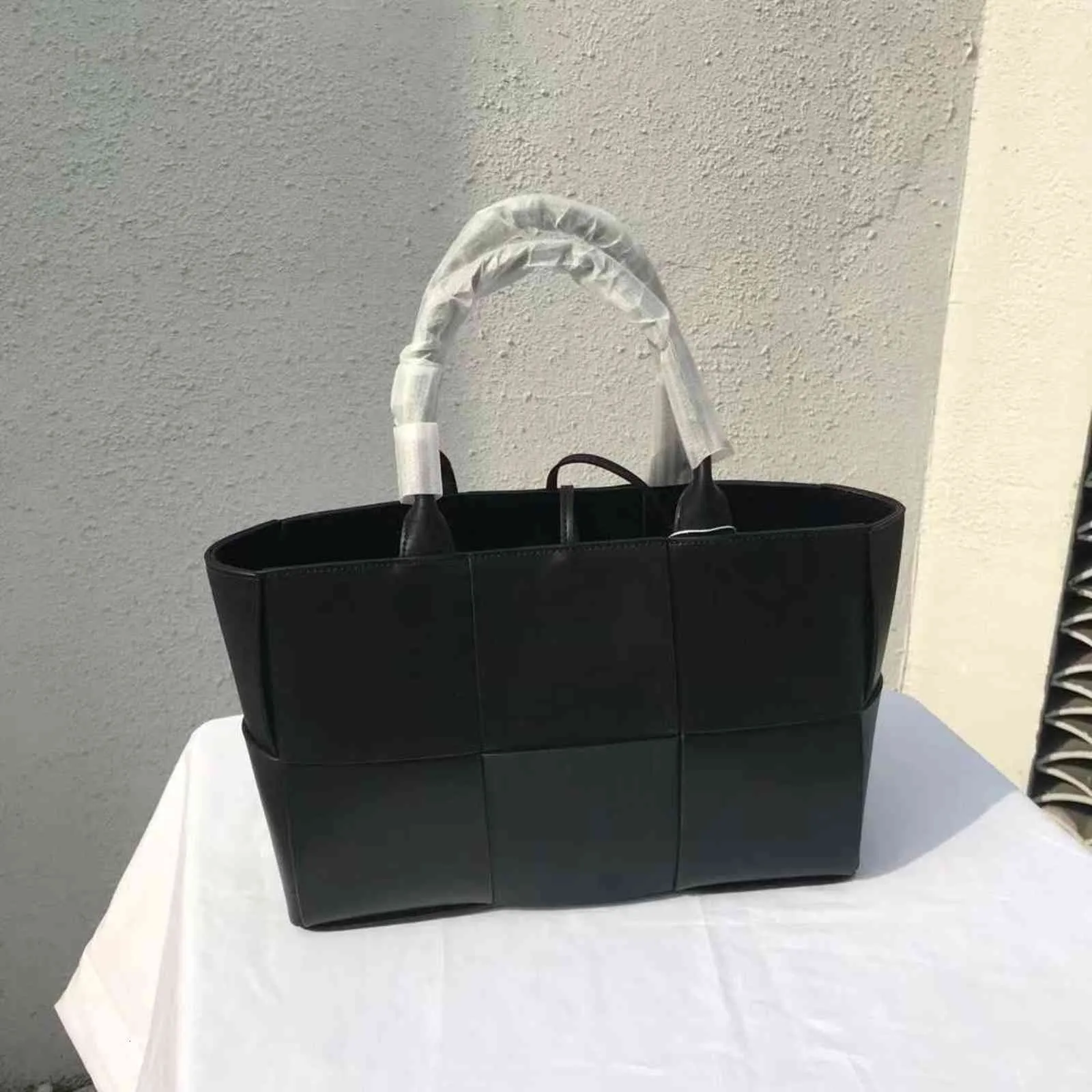 2021 Early Spring Fashion Arco Tote Handbag Large Capacity Zipper Inner Shoulder 