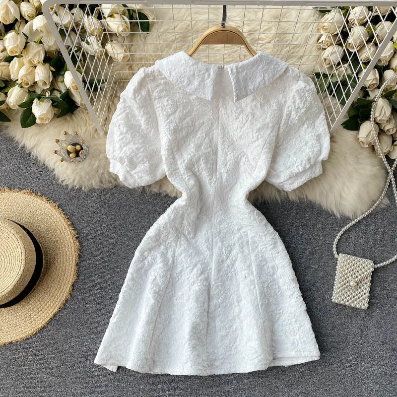 Koreansk söt miniklänning kvinnor elegant peter pan krage puff hylsa sommar vit mantel femme mode pärlor vestidos mujer 210514