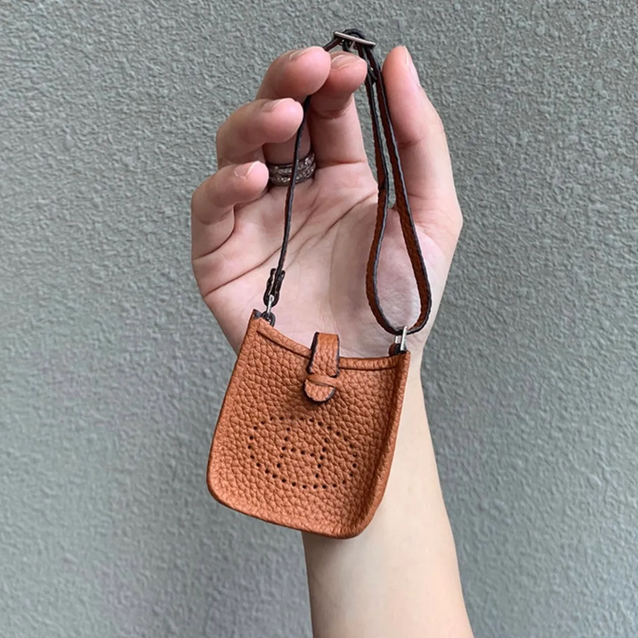 Bags hanger Accessories Luxurys key ring chain case Handbags hook keychains collection  cases earphone designer mini clutch bag women handbag lady evelyn