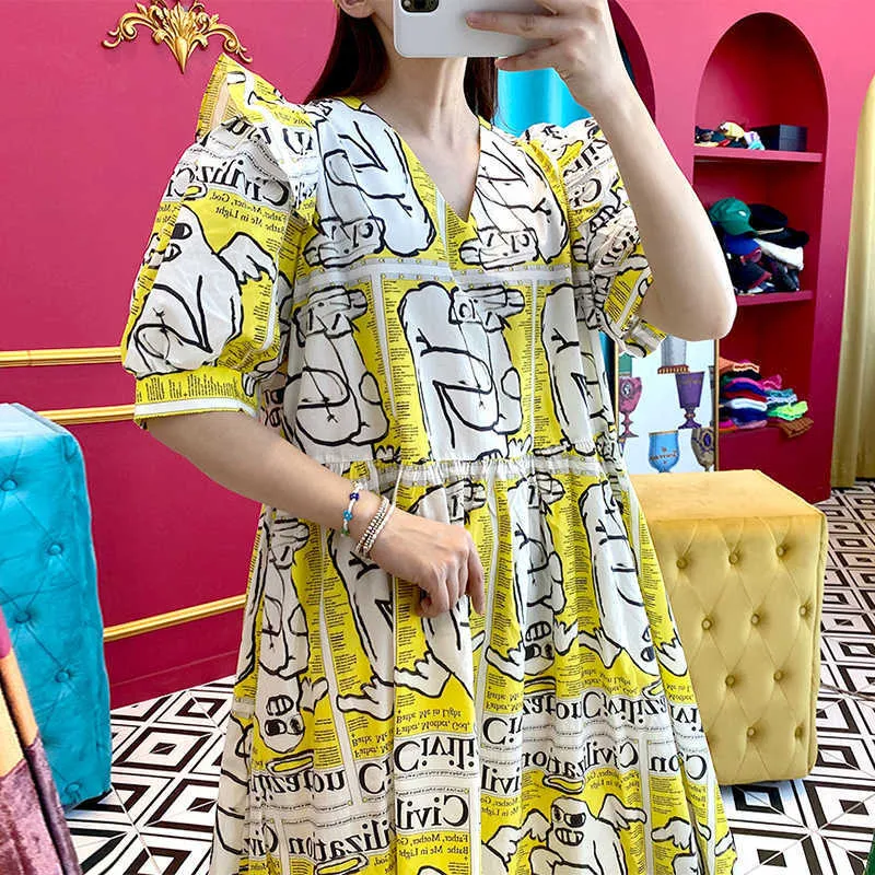 Korejpaa Frauen Kleid Koreanische Chic Mode Alter-reduzierung V-ausschnitt Lustige Schrullige Comic Graffiti Lose Swing Blase Hülse Vestido 210526