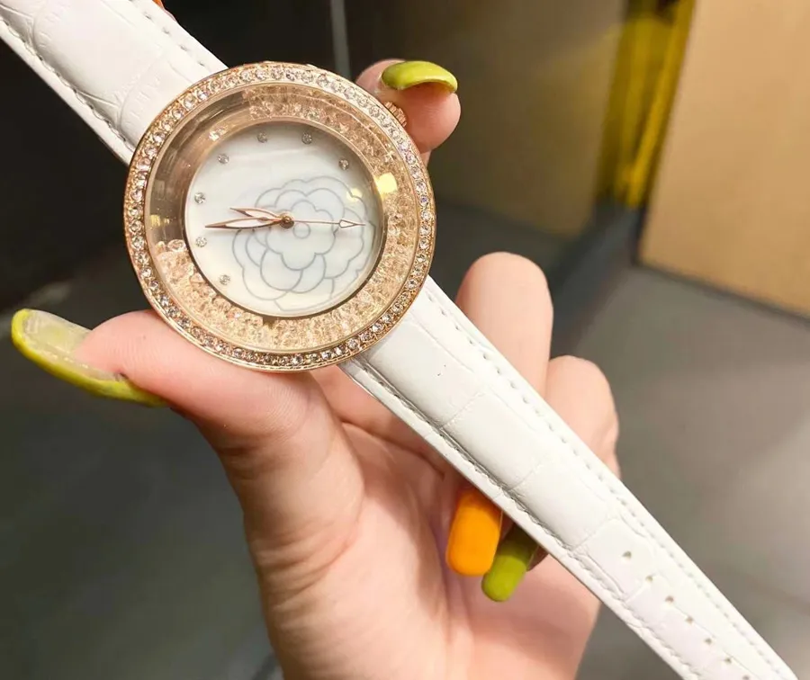 Orologi di marca Orologio da polso al quarzo con cinturino in pelle stile fiore di cristallo da donna CHA62275b