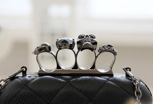 ВСЕ- Новый винтажный кошелек черепа Черный череп кольца кольца кольца сумочка сцепление вечернее сумка цепь наклоненная сумка для плеча219o