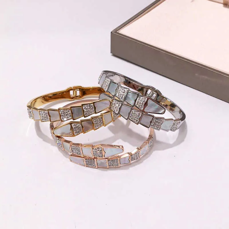 High End Snake Cuff Bracelet Shell Zircon Serpent Female Bangle Fine Jewelry Ophidian Hand Accessories Wrist Ornament Women Q0720