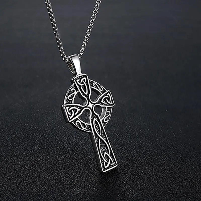 Naszyjniki wiszące vintage Viking Irish Concentric Knot Cross Naszyjnik dla mężczyzn Retro Lrish Celtics Religijna biżuteria męska 24Inch2108