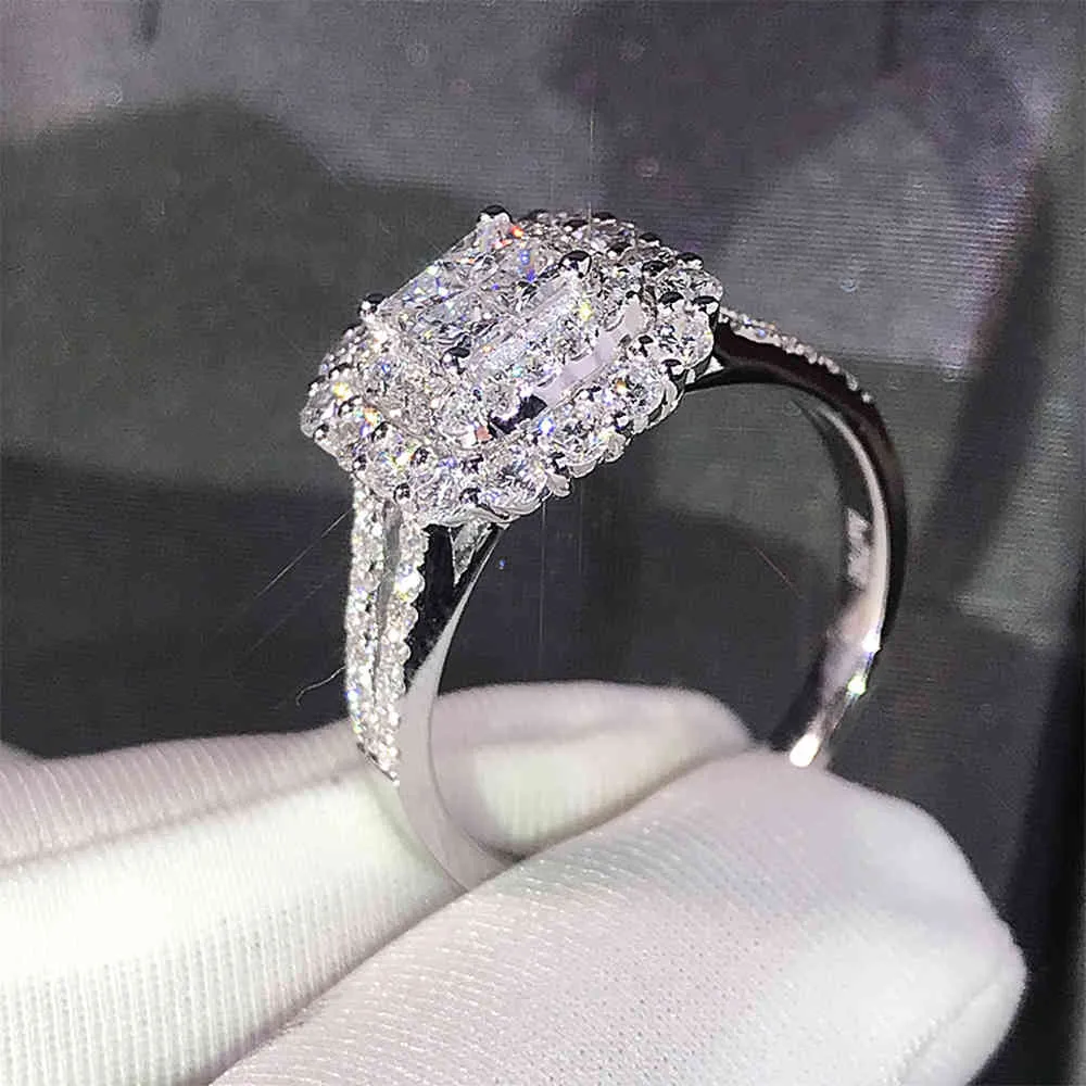 Wunderschöner quadratischer Damenring voller Bling Iced Out Micro Pave Kristall Zirkon Schillernder Brautring Hochzeit Engagement Rings220i