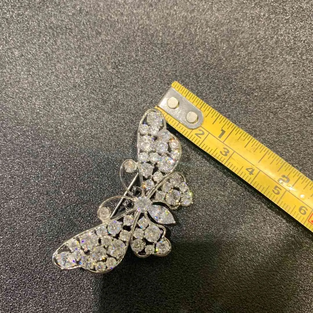 Broche papillon en cuivre avec zircon cubique, bijoux à la mode pour femmes, couleur blanche 58x32MM