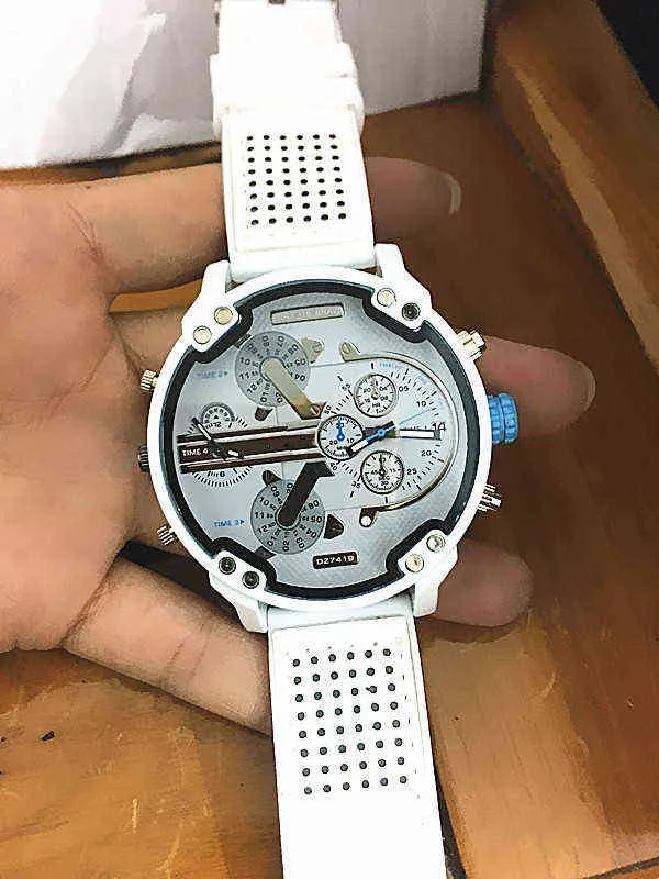 Hommes grand grand cadran montre mode horloge individuelle ceinture en Silicone 7419 montre à Quartz blanc sport heure d'affaires mâle Dz 220208267L