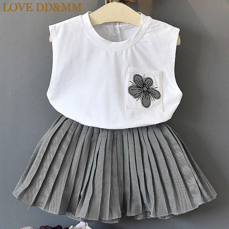 Love DDMMの女の子セット夏の女の子の服のノースリーブのポケットの花綿ベストTシャツ+格子縞のスカート子供服210715