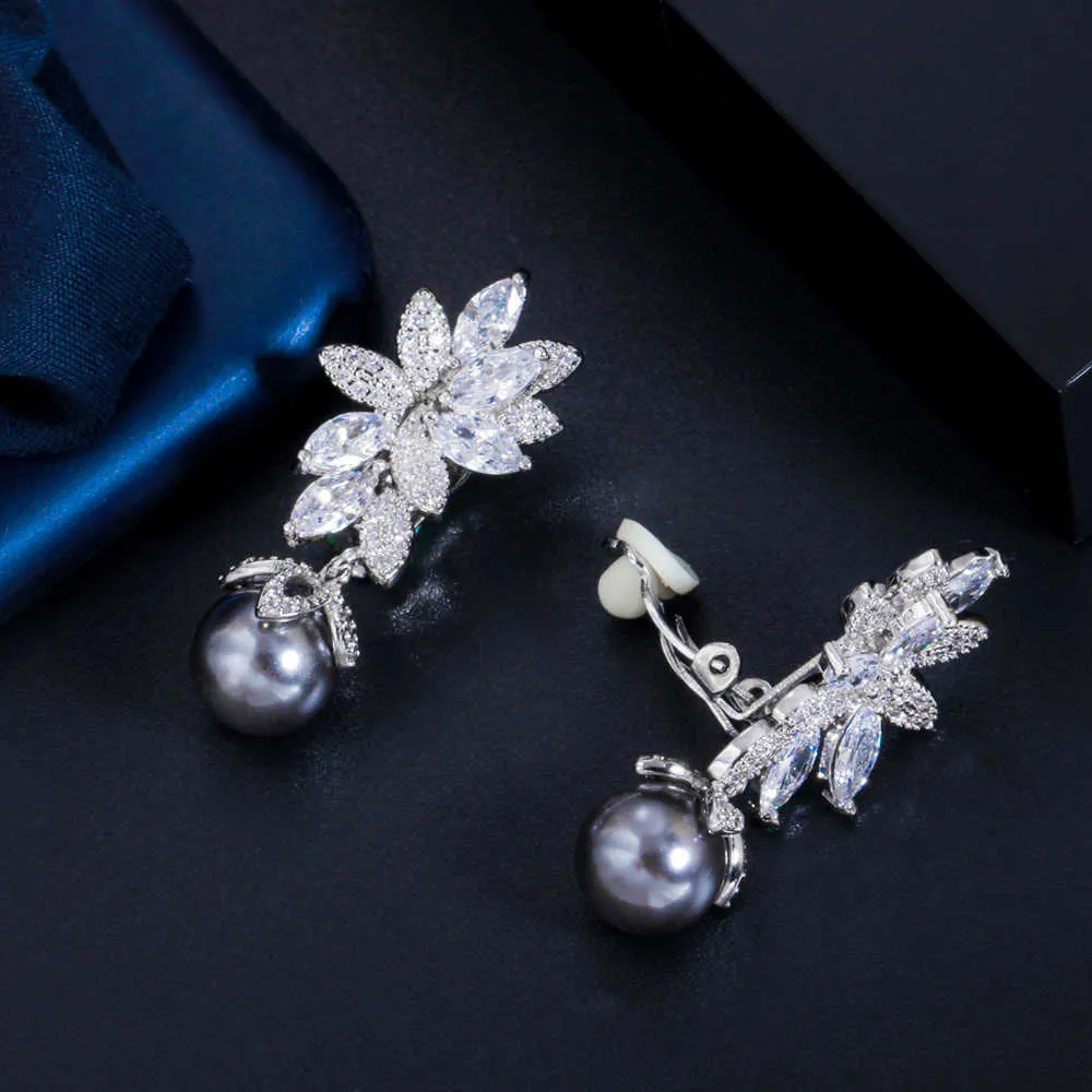 Sin agujero Diseño Cubic Zirconia Flor larga Gris Perla Clip en mujeres Pendientes de fiesta de boda sin perforación CZ898 210714