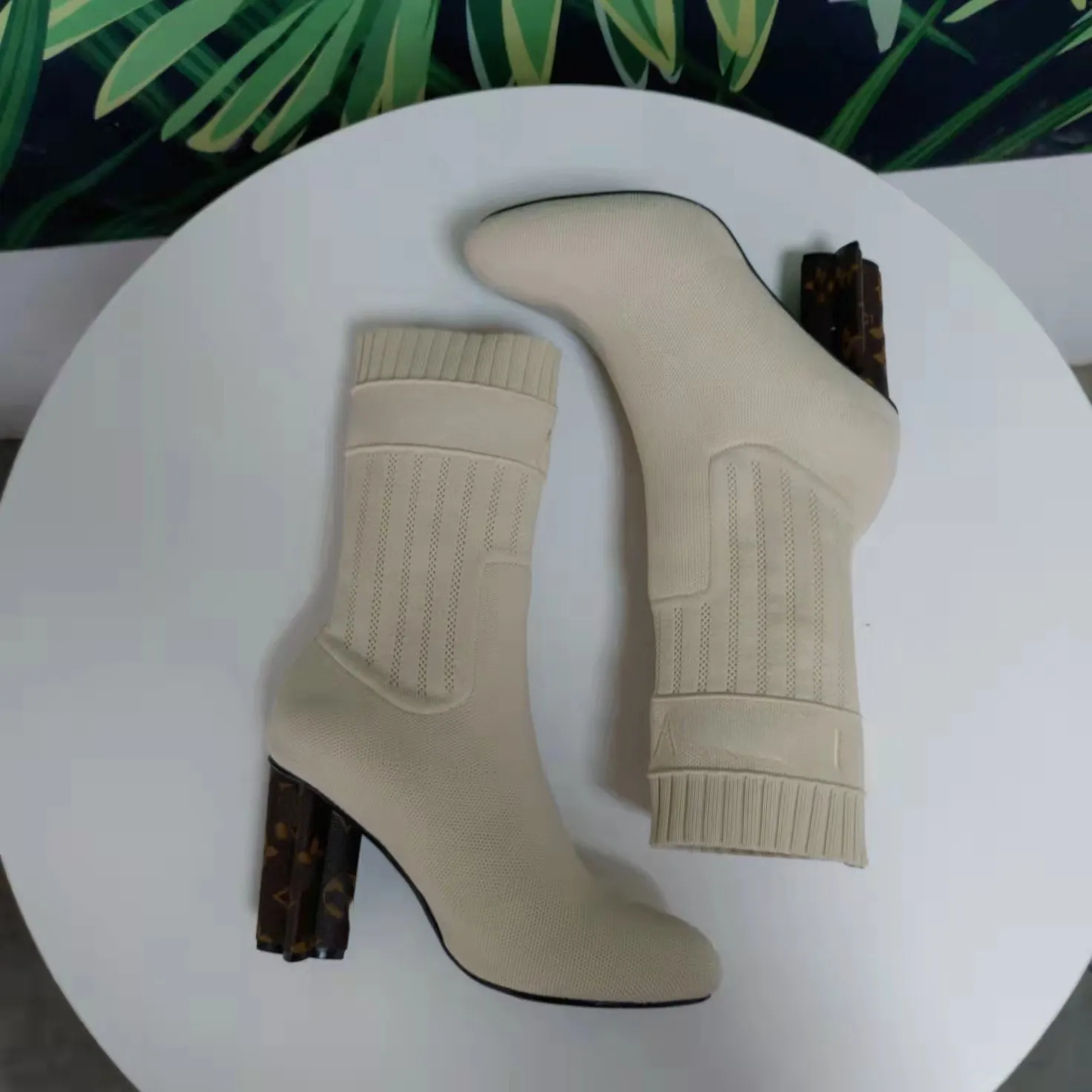 Tasarımcı Orta Buzağı Çizmeler İşlemeli Mektup Çorap Boot Tıknaz Topuk Yüksek Topuklu Lüks L Yüksek Kalite Ayakkabı Kadınlar için