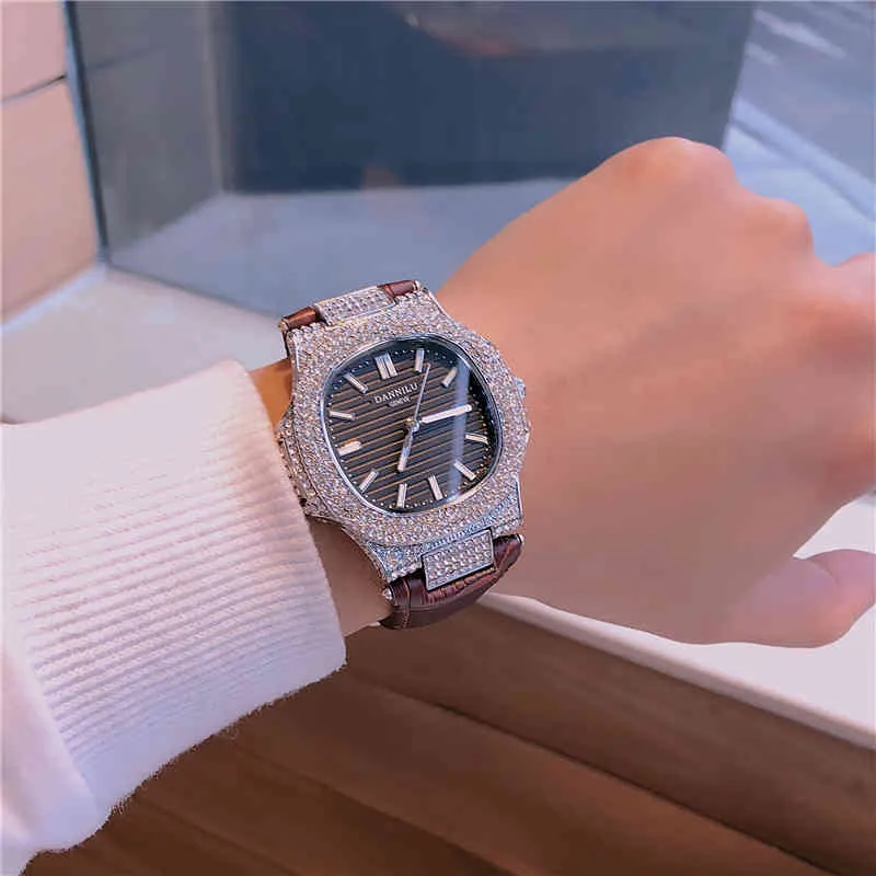 2021 Quartz Horloge Volledige Diamond Horloge Lichtgevende Lederen Populaire Business Mode Mannen Sporthorloges