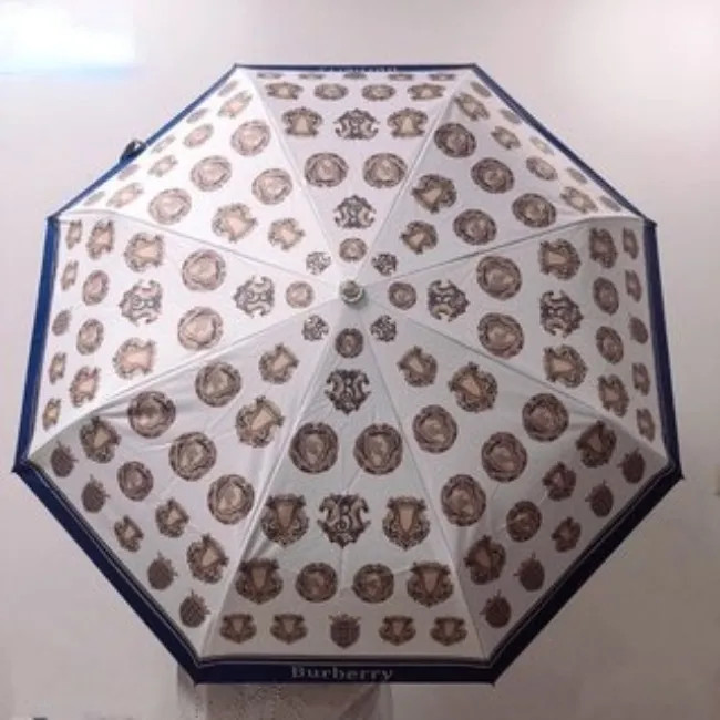 Ombrelli da pioggia esterni alla moda Stampa di design di lusso Ombrello a tre pieghe Protezione solare uomini e donne