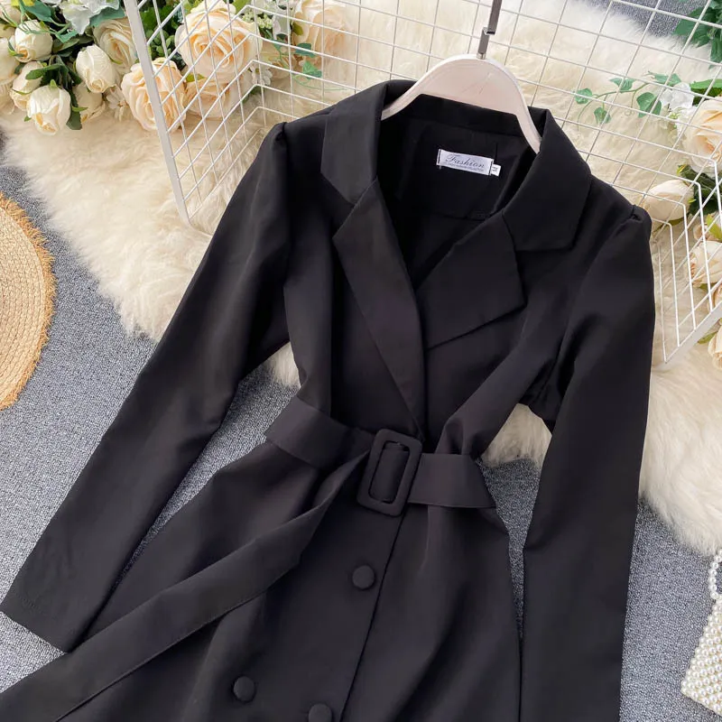 Abito blazer streetwear da donna Primavera Autunno Moda Colletto rovesciato Corto da donna doppio petto con cintura 210525