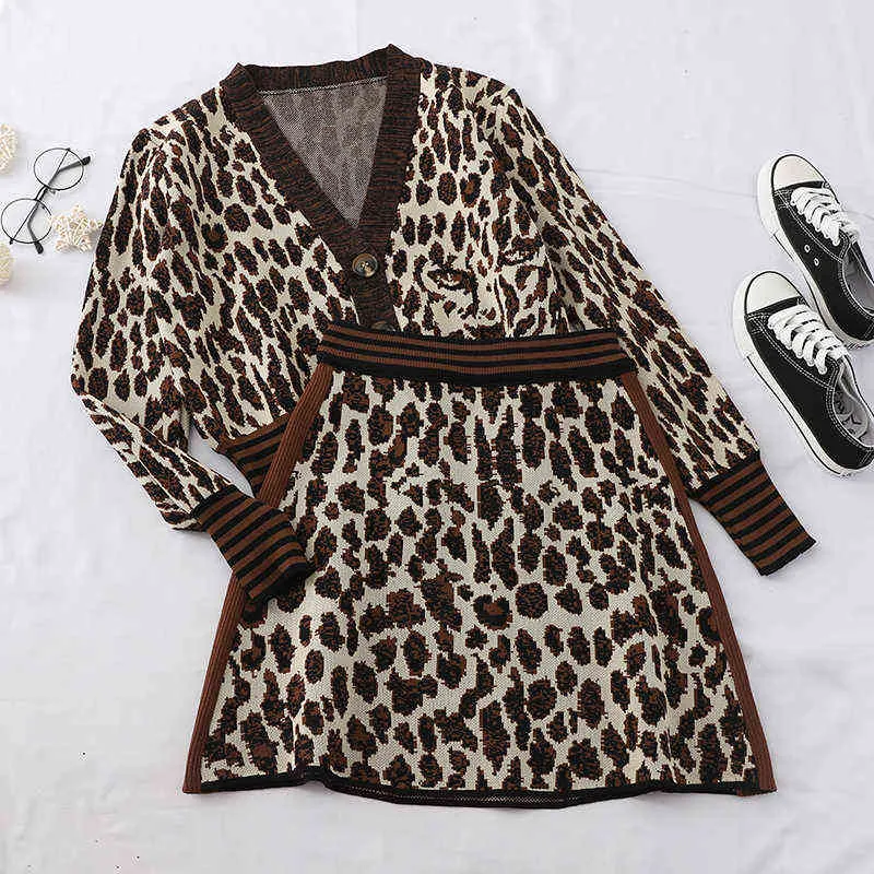 Leopard Print And Autumn Retro V Neck Single Breasted Long Sleeved Cardigan Temperament Skirt Suit 211108