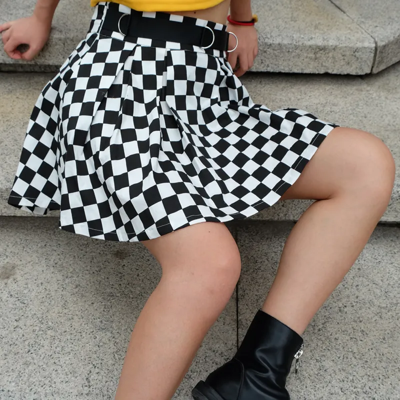 Kimutomo Casual Plaid Pleated Mini Skirt Women High Waist Black White Contrast Color Panelled Slim Skirt Spring Fashion 210521