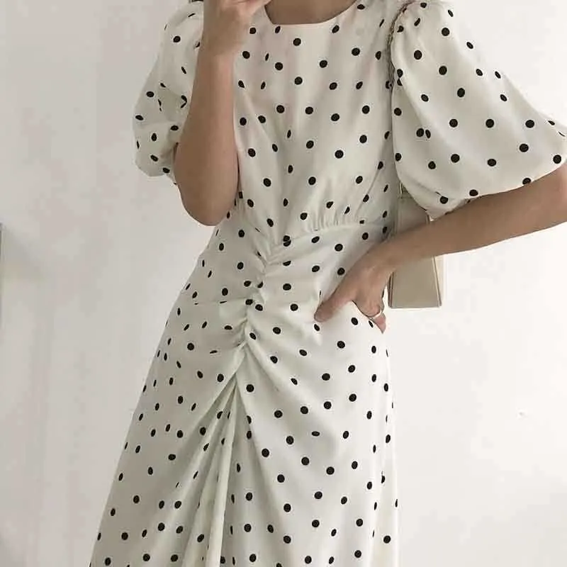 Yitimuceng Polka Dot Klänningar för Kvinnor Ruched Midi Dress High Waist Puff Sleeve Vit Svart Sundress Sommar Koreansk Fashion 210601