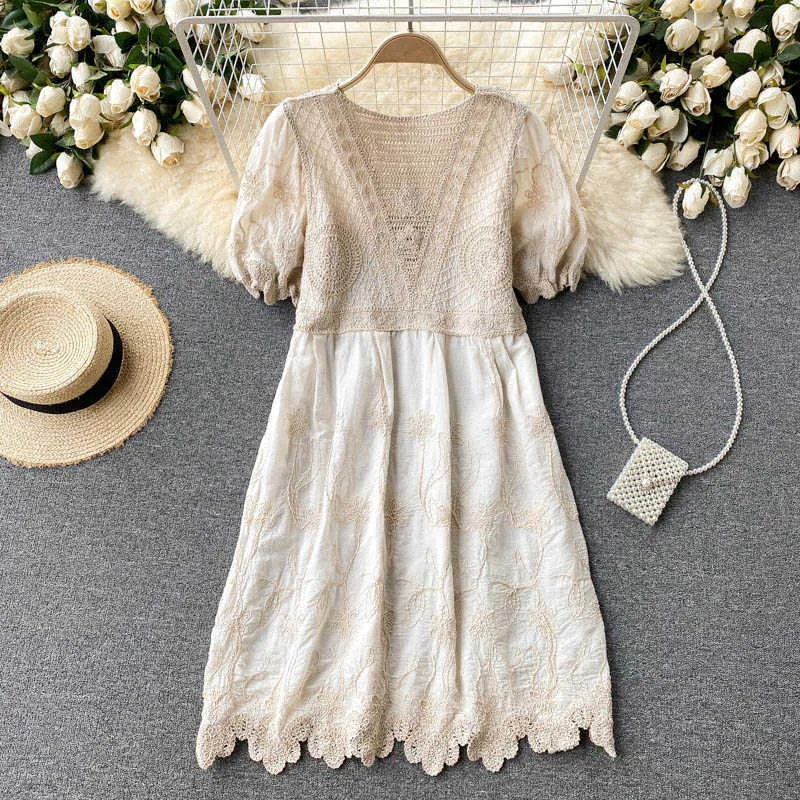 Bohemian Beige / White Hollow Out Broderad Klänning Sommar Vintage O-Neck Kort Puff Sleeve Vacation Beach Vestidos Kvinna 2021 Y0603